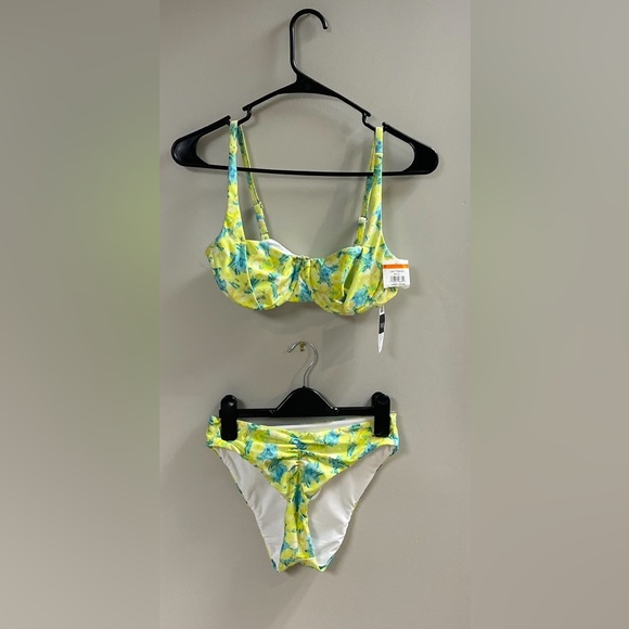 New with Tags Tropical Bikini Swimsuit Underwire Top cheeky Bottoms XS - Picture 1 of 8